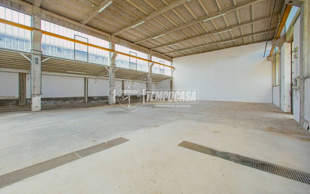 locale commerciale in vendita a Gropello Cairoli