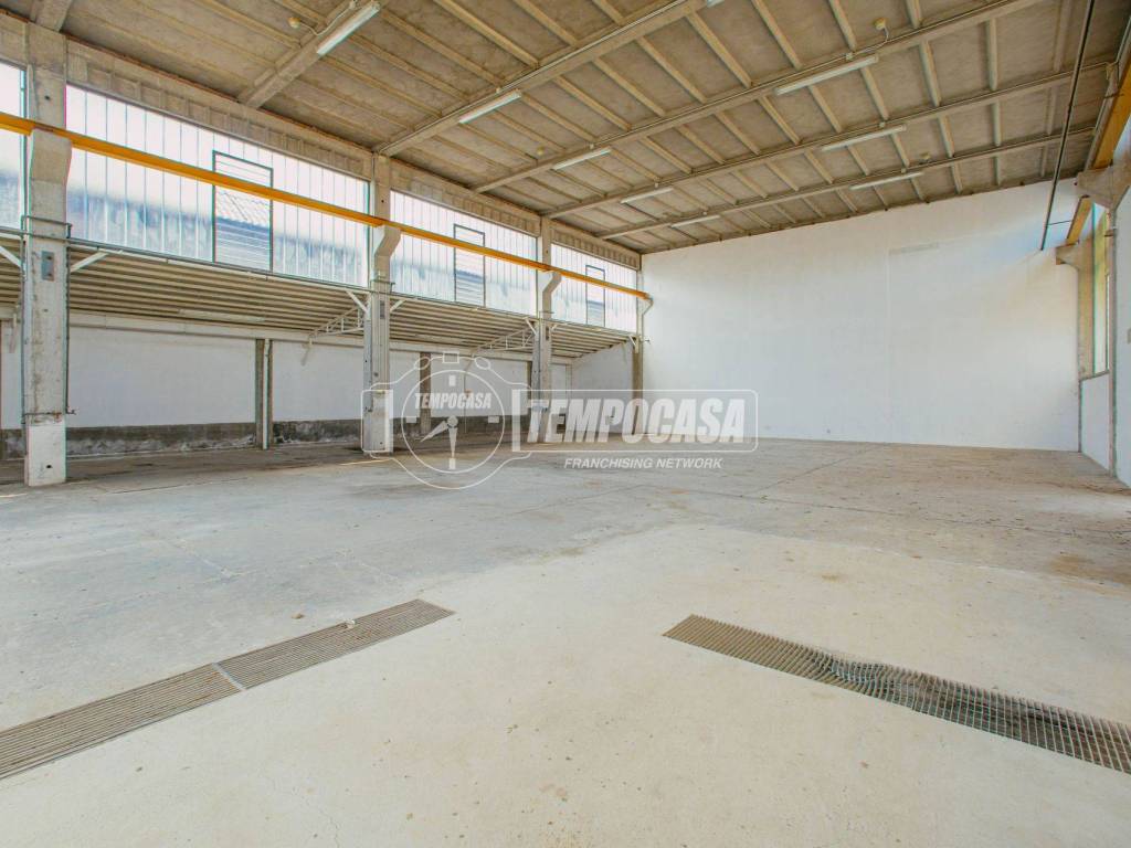 locale commerciale in vendita a Gropello Cairoli