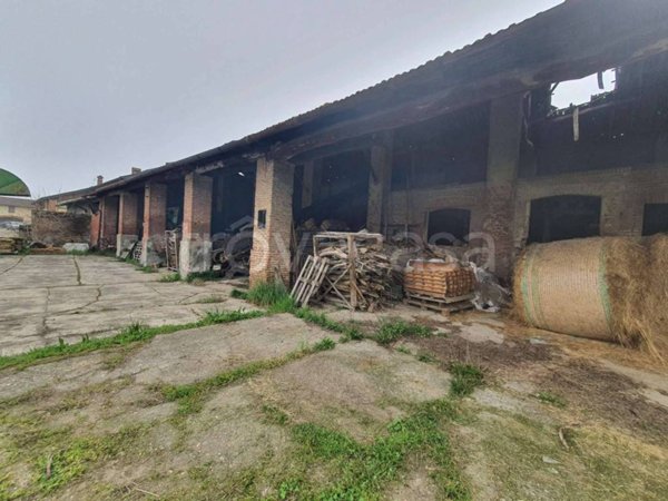 casa indipendente in vendita ad Inverno e Monteleone in zona Inverno
