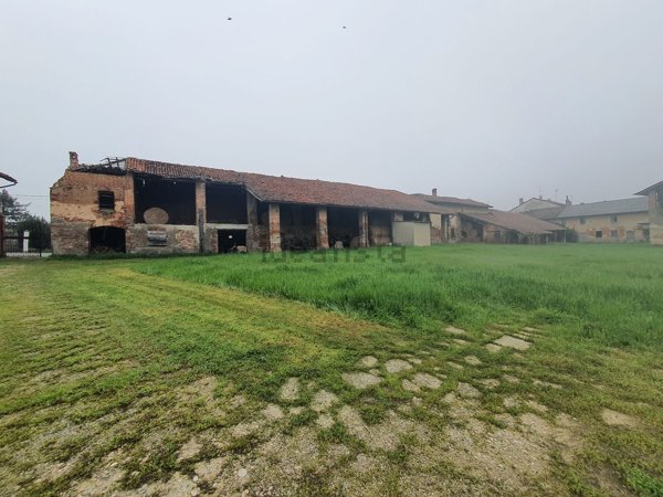 casale in vendita ad Inverno e Monteleone