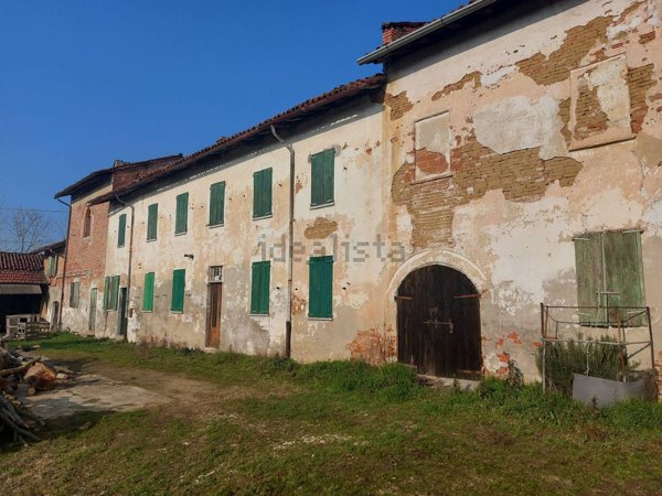 casale in vendita ad Inverno e Monteleone