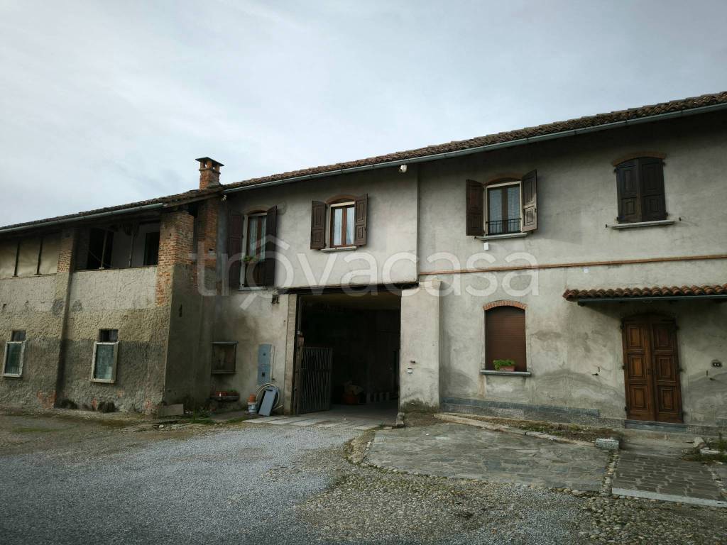 casa indipendente in vendita ad Inverno e Monteleone in zona Inverno