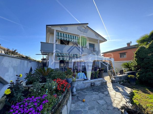 casa indipendente in vendita ad Inverno e Monteleone in zona Inverno