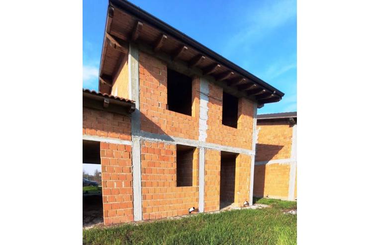 casa indipendente in vendita ad Inverno e Monteleone