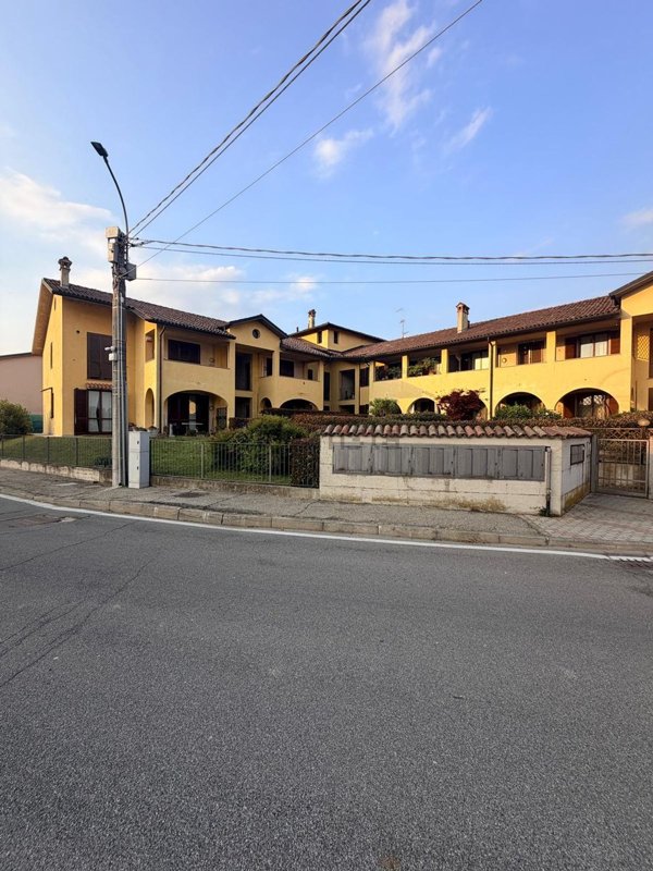 appartamento in vendita ad Inverno e Monteleone in zona Inverno