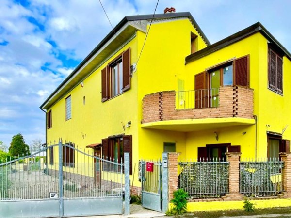 casa indipendente in vendita ad Inverno e Monteleone in zona Inverno