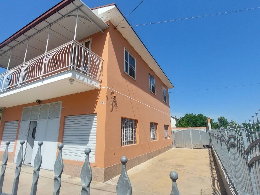 casa indipendente in vendita ad Inverno e Monteleone in zona Inverno