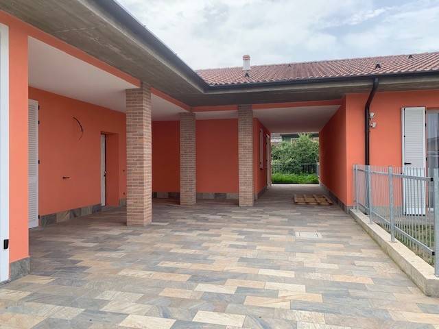 casa indipendente in vendita a Landriano