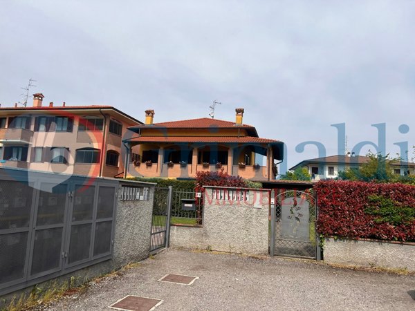 casa indipendente in vendita a Landriano