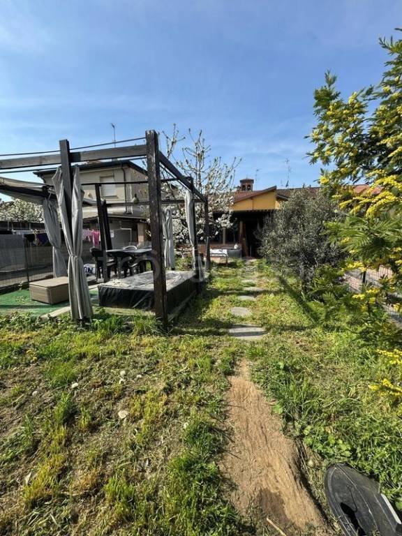 casa indipendente in vendita a Landriano