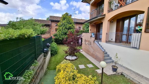 appartamento in vendita a Landriano in zona Pairana