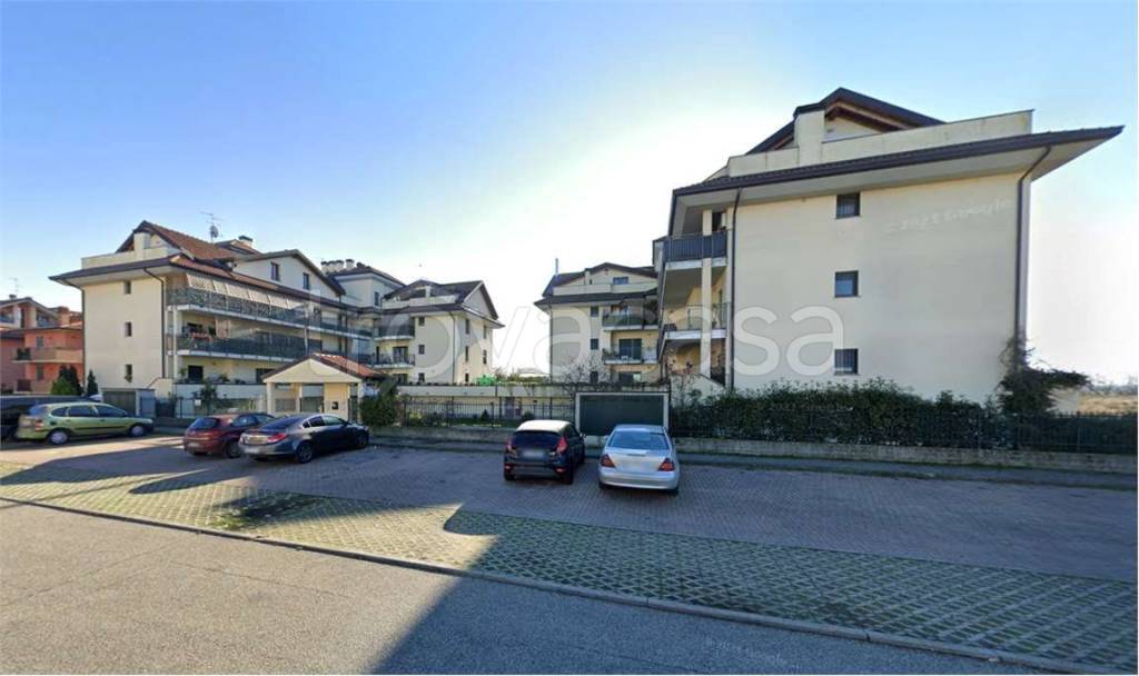 appartamento in vendita a Landriano in zona Pairana