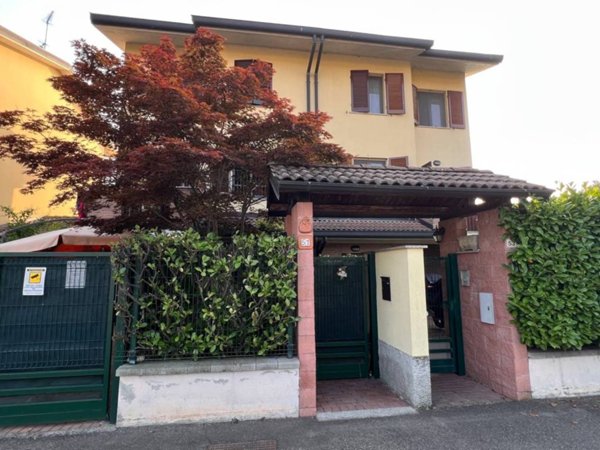 casa indipendente in vendita a Landriano in zona Pairana