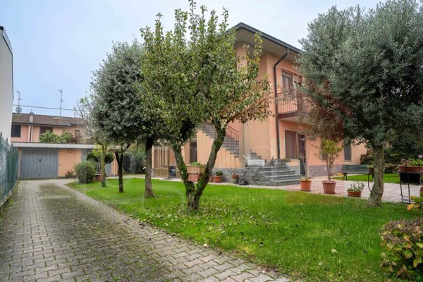 casa indipendente in vendita a Landriano in zona Pairana