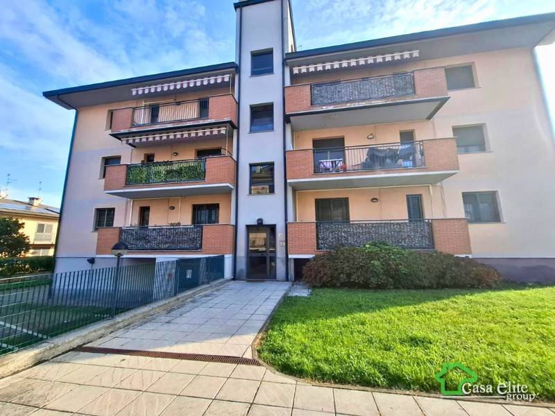 appartamento in vendita a Landriano in zona Pairana