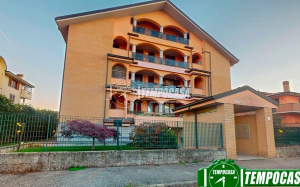 appartamento in vendita a Landriano in zona Pairana