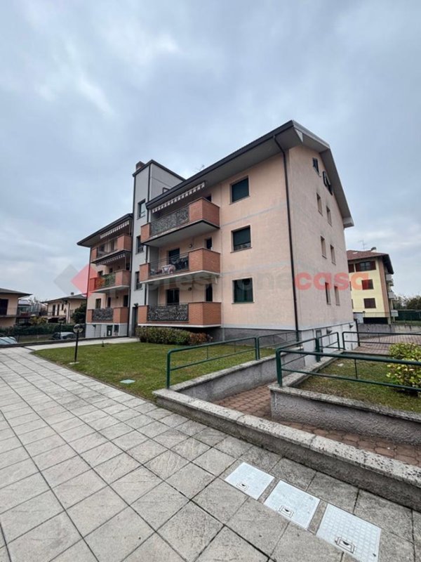 appartamento in vendita a Landriano in zona Pairana