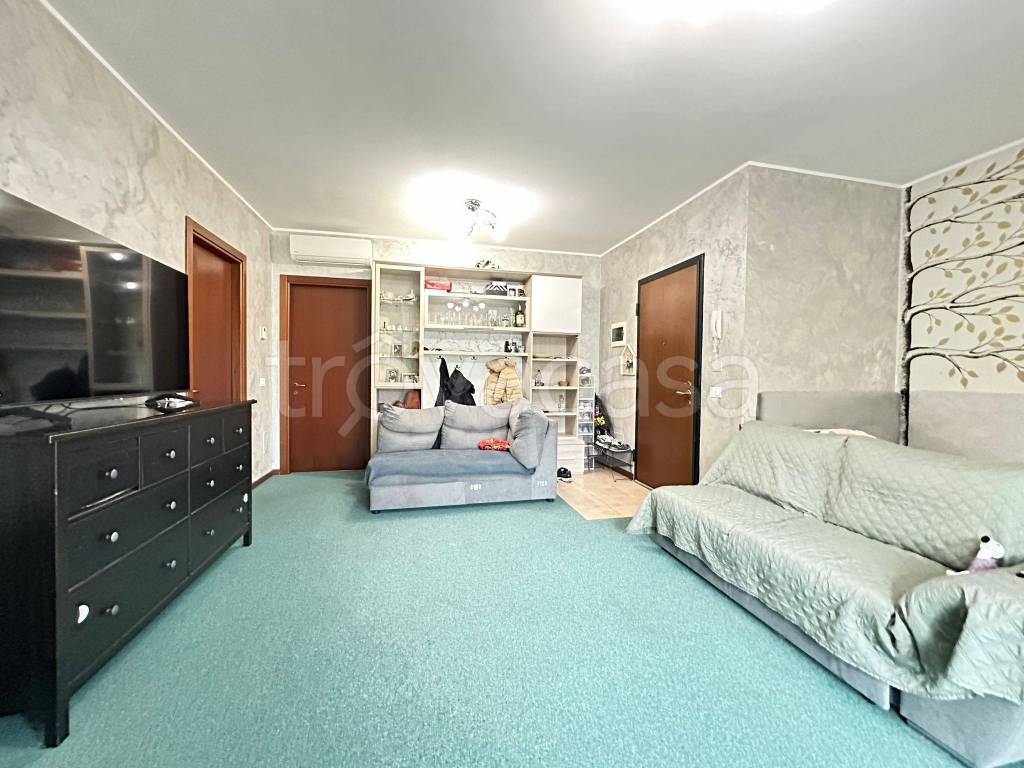 appartamento in vendita a Landriano in zona Pairana