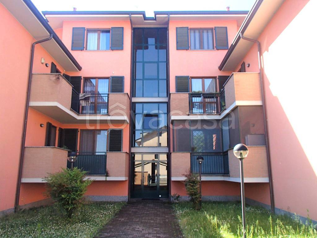 appartamento in vendita a Landriano in zona Pairana