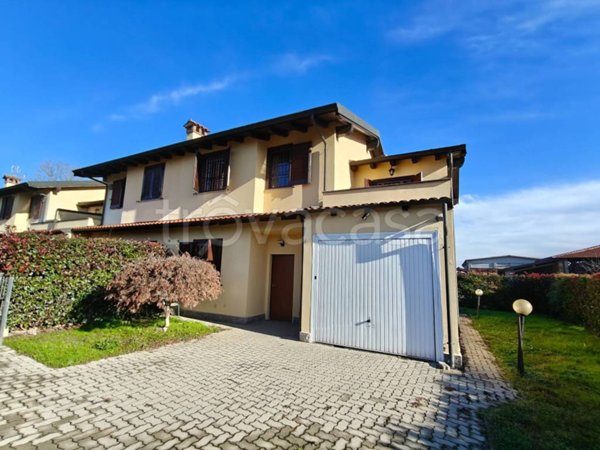 casa indipendente in vendita a Landriano in zona Pairana
