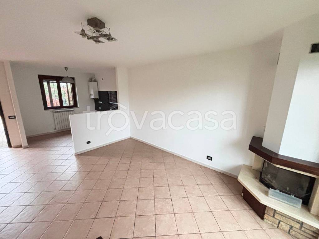 appartamento in vendita a Landriano in zona Pairana