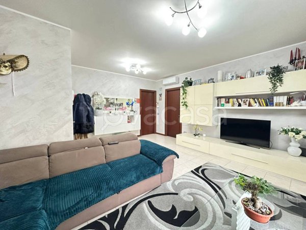 appartamento in vendita a Landriano in zona Pairana