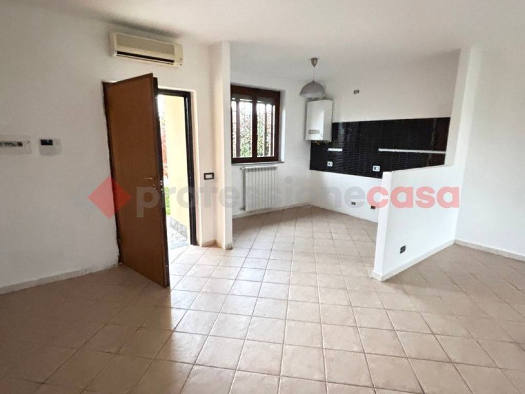 appartamento in vendita a Landriano in zona Pairana