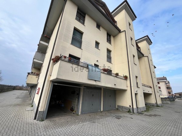 appartamento in vendita a Landriano in zona Pairana