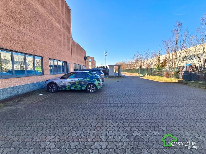 locale commerciale in vendita a Landriano