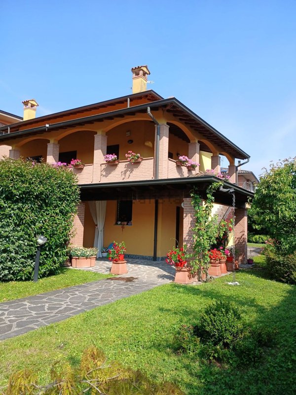 casa indipendente in vendita a Landriano