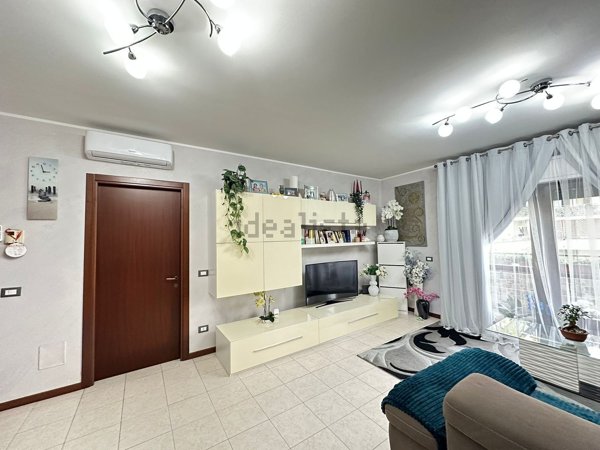 appartamento in vendita a Landriano in zona Pairana