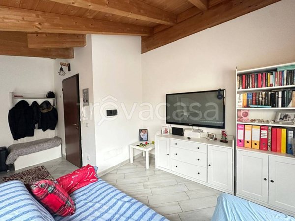 appartamento in vendita a Landriano in zona Pairana