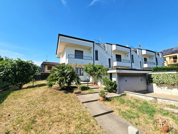 casa indipendente in vendita a Landriano in zona Pairana