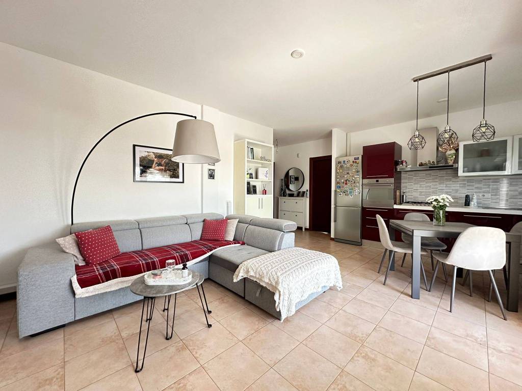 appartamento in vendita a Landriano in zona Pairana