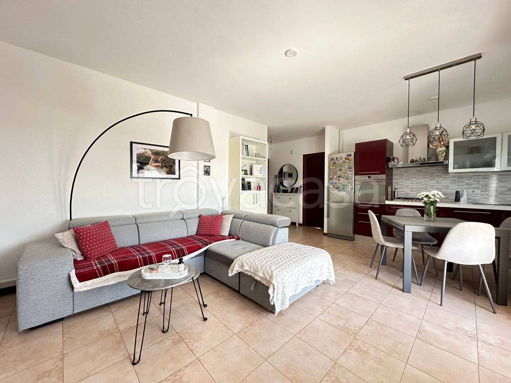 appartamento in vendita a Landriano in zona Pairana