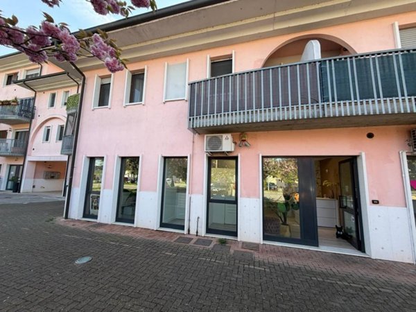 negozio in vendita a Landriano