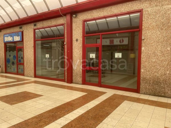 negozio in vendita a Landriano