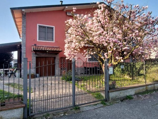 casa indipendente in vendita a Landriano