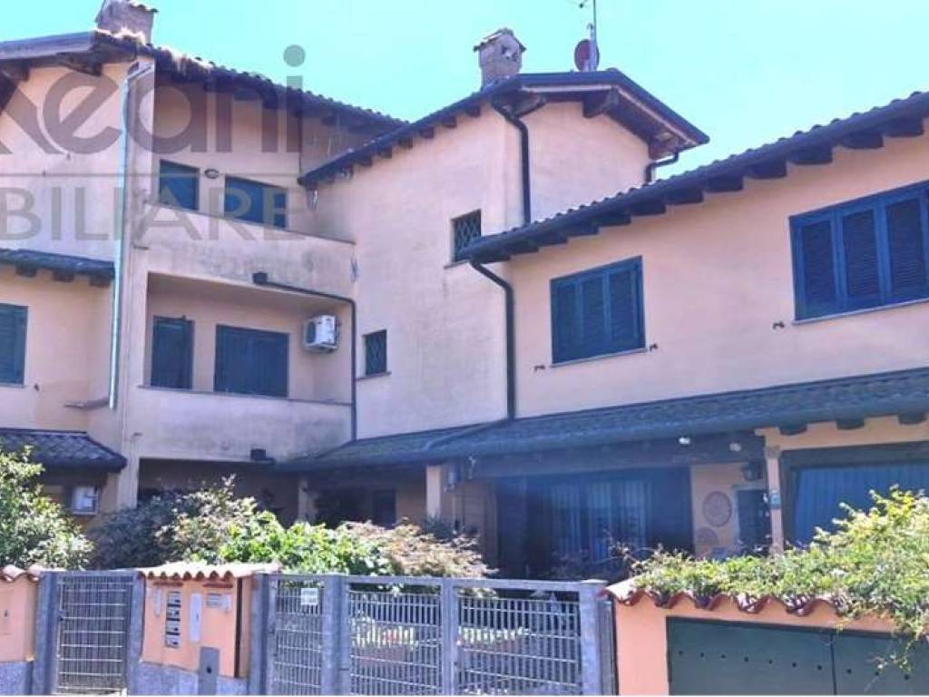 appartamento in vendita a Landriano in zona Pairana