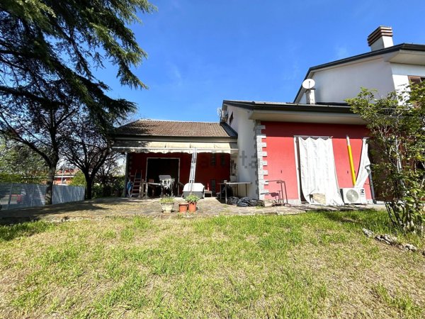 casa indipendente in vendita a Landriano in zona Pairana