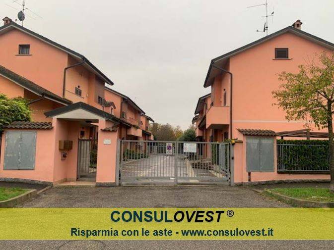 casa indipendente in vendita a Landriano in zona Pairana