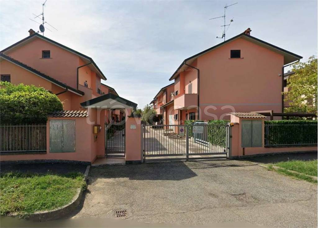 casa indipendente in vendita a Landriano in zona Pairana