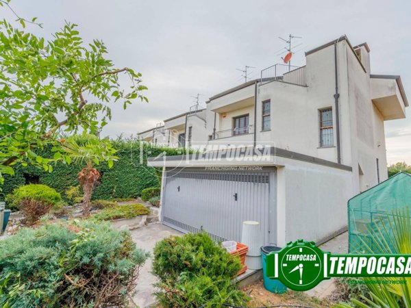 casa indipendente in vendita a Landriano in zona Pairana