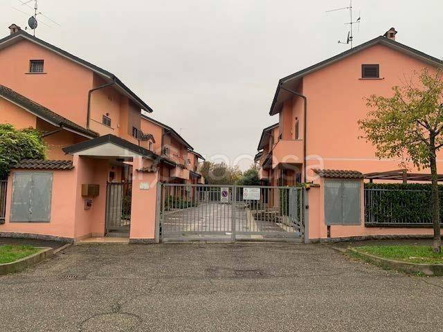 casa indipendente in vendita a Landriano in zona Pairana