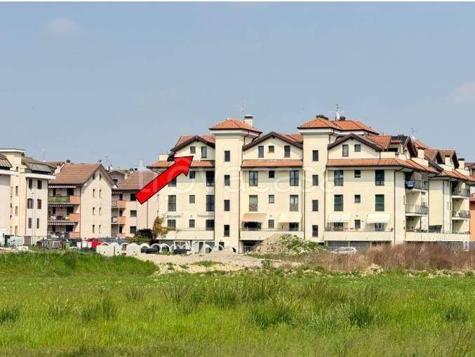 appartamento in vendita a Landriano in zona Pairana