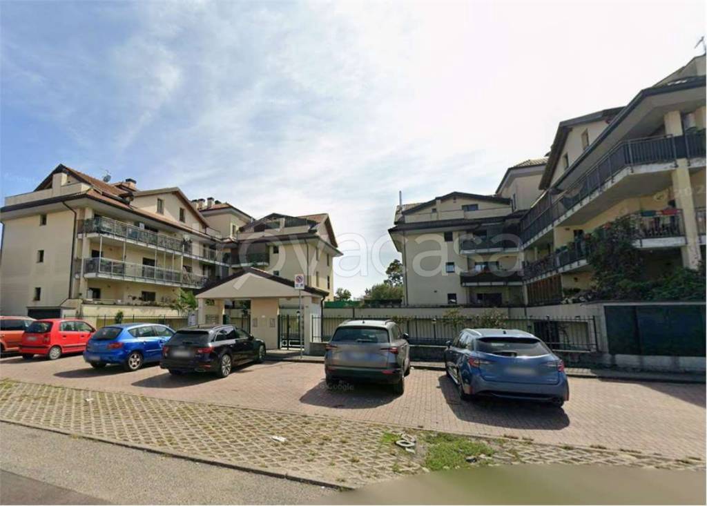 appartamento in vendita a Landriano in zona Pairana