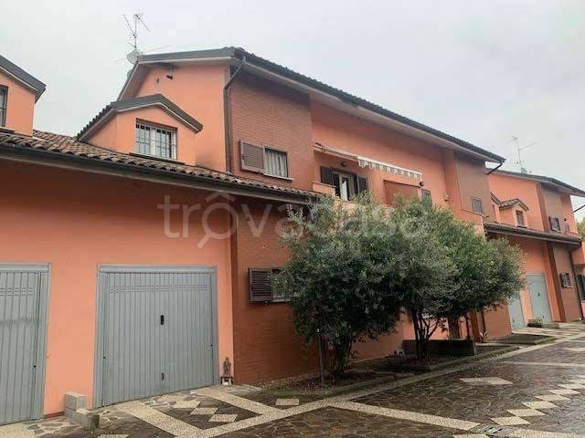 casa indipendente in vendita a Landriano in zona Pairana