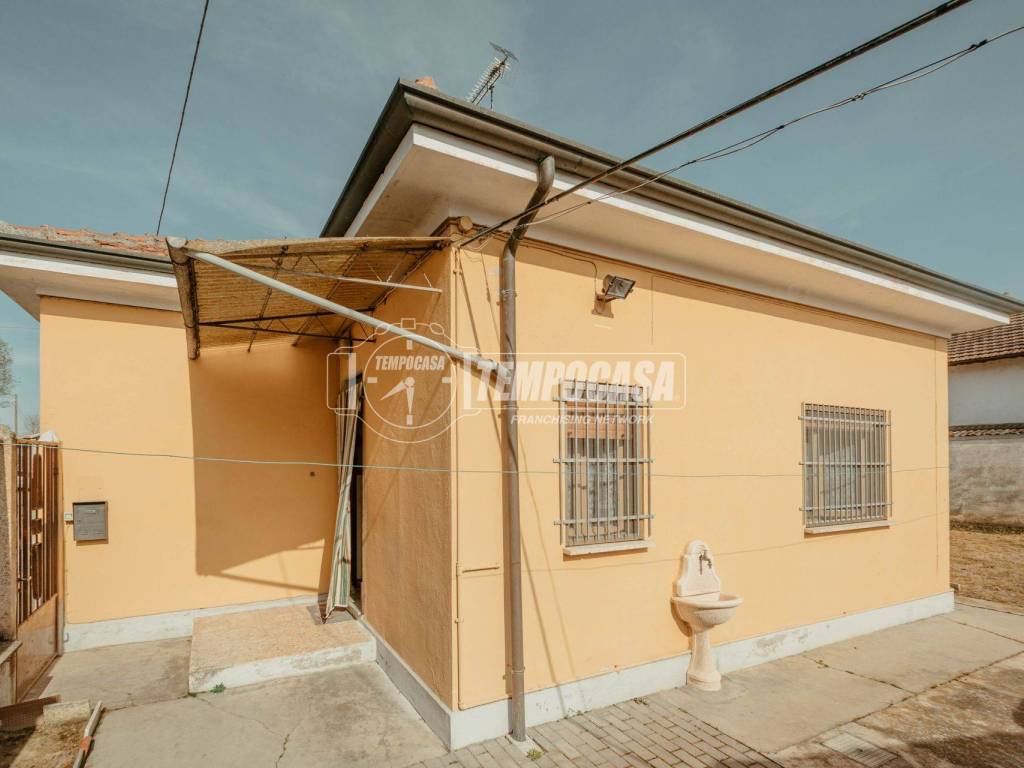 casa indipendente in vendita a Langosco