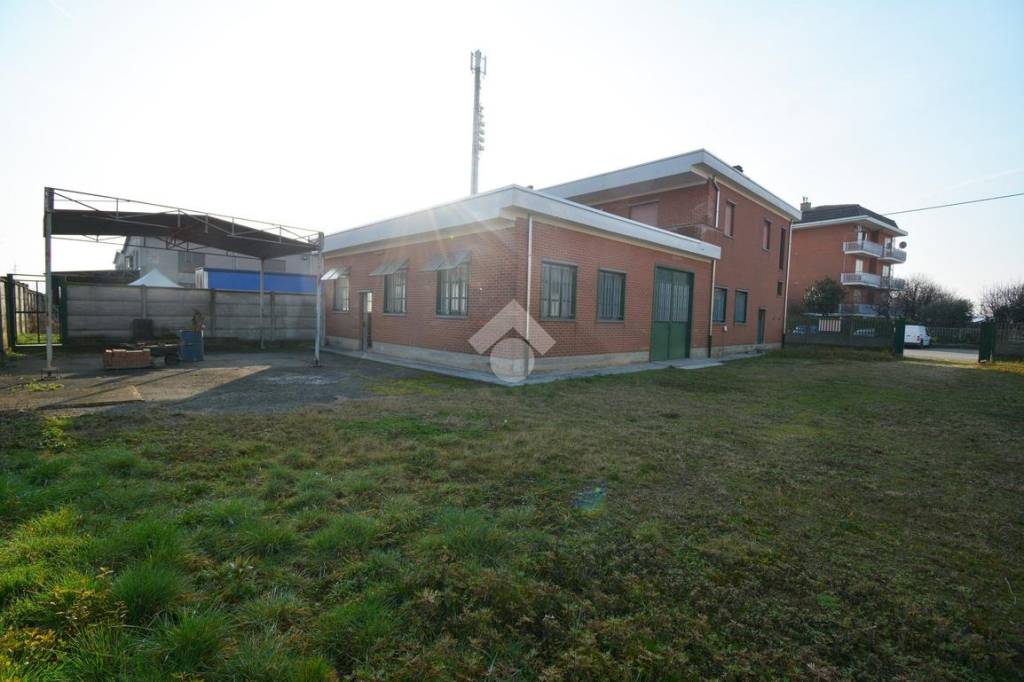 locale commerciale in vendita a Leinì