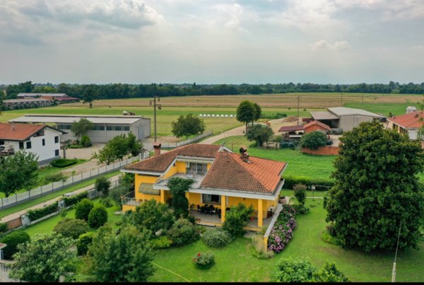 casa indipendente in vendita a Leinì in zona Tedeschi
